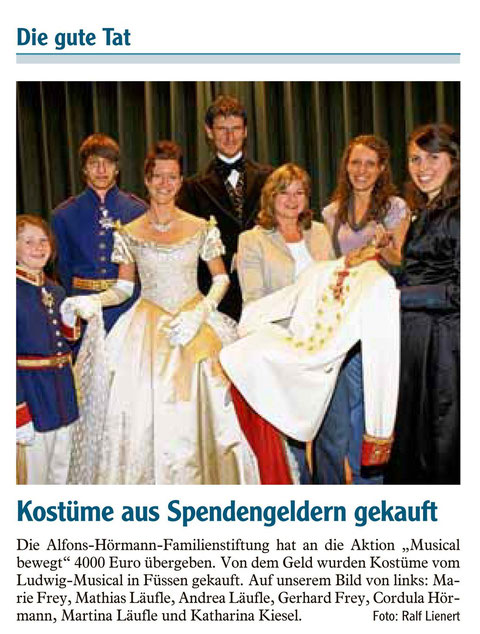 Kostüme aus Spendengeldern gekauft
